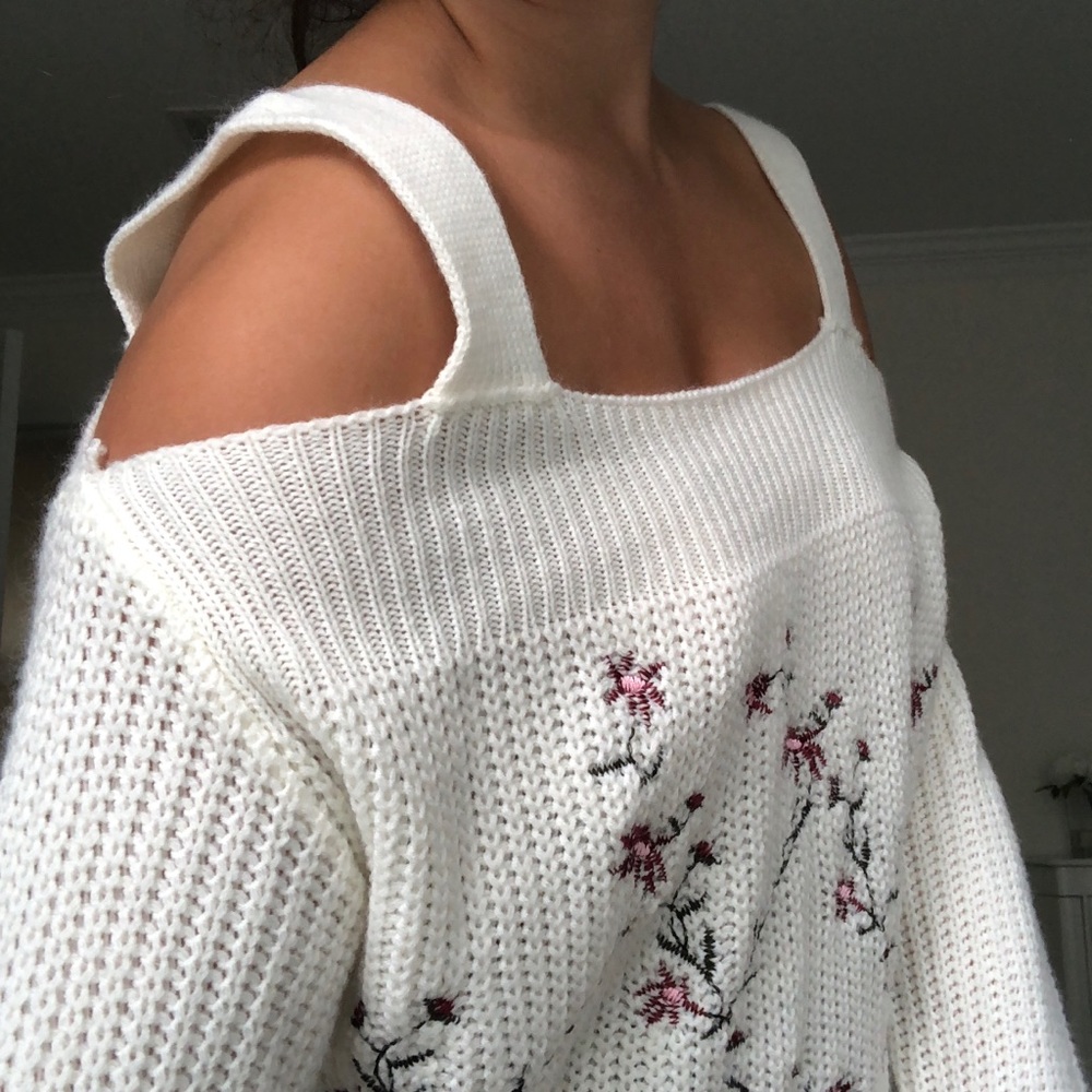 Cold Shoulder White Flower embroidered sweater